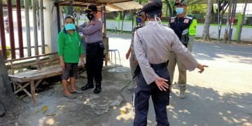 Teguran lisan 20 Pelanggar Protokol Kesehatan, Polsek Mojoroto Bagikan Masker