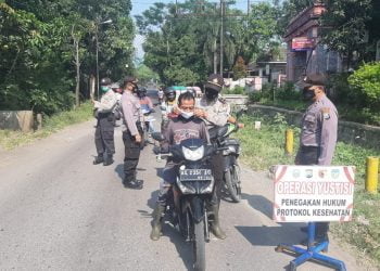 Edukasi 5M,  Polsek Banyakan Operasi Yustisi di  Depan Mako