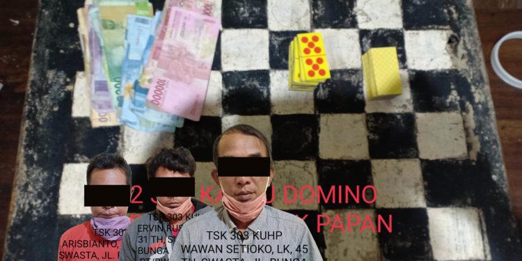 Asik Judi Domino di Warung, Tiga Warga Mojoroto Digrebeg Polisi