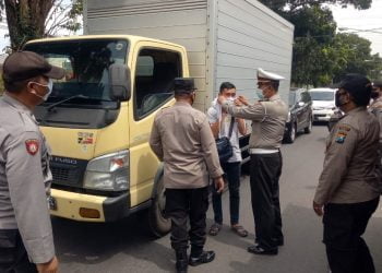 Operasi Yustisi, Polsek Pesantren Tegur Lisan 17 Warga Pakai Masker Tak Sempurna