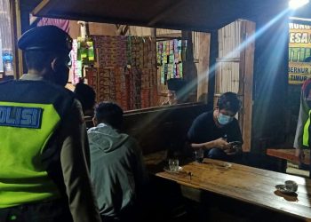 Satgas Covid Polsek Mojoroto Operasi Yustisi Sasar Cafe dan Pasar Tradisional