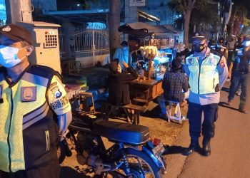 Razia Prokes di Pasar Pahing dan Angkringan, Upaya Polsek Pesantren Tekan Sebaran Covid