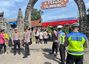 Pos Pam Ops Lilin Gereja Puhsarang Siaga Amankan Jemaat dan Arus Wisata Religi di Puncak Libur Natal