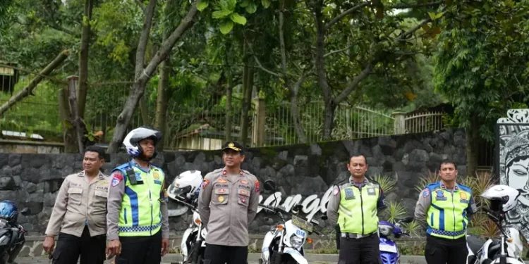 Pastikan Keamanan Pengunjung, Wakapolres Kediri Kota Sidak Pengamanan Wisata Pagora dan Selomangkleng