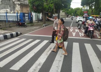 Polsek Kediri Kota Laksanakan Yanmas Pagi Pastikan Keamanan Warga Aktivitas Pagi Hari