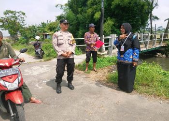 Bhabinkamtibmas Kelurahan Balowerti Bersama Dinas PU Kota Kediri Cek Pembangunan Saluran Irigasi