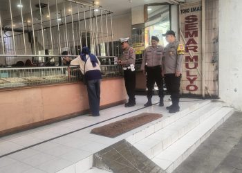 Antisipasi Aksi Kejahatan, Polsek Kediri Kota  Patroli Pertokoan Emas