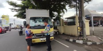 Satlantas Kediri Kota Tindak Truk dan Bus Langgar Rambu di Sejumlah Simpang