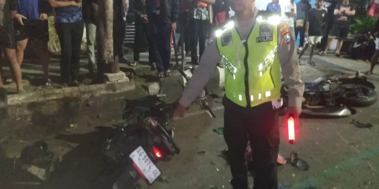 Laka Lantas di Kota kediri Kota : Kecelakaan di Depan Lapas Kediri, Libatkan Sedan dan Dua Motor, Satu Tewas